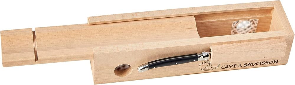 Кутия и нож за рязане и съхранение на колбаси.