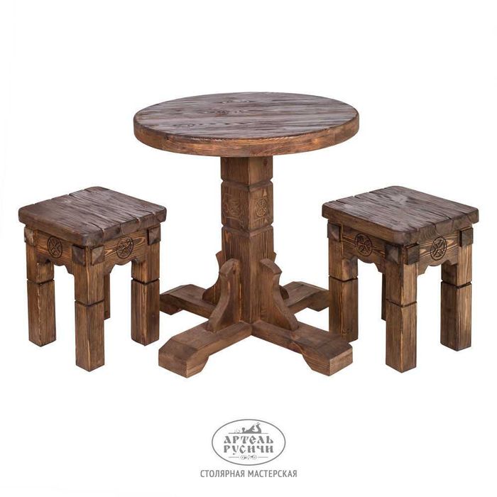 Стол и стулья под старину