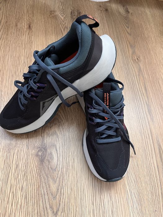 Adudasi Nike.
