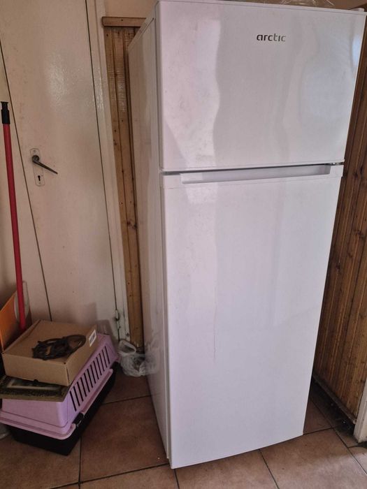 Frigider Arctic, H 143 cm, capacitate 205 l, congelator 41 l