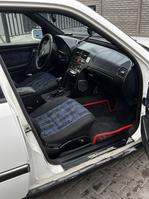 В продаже мерс w202