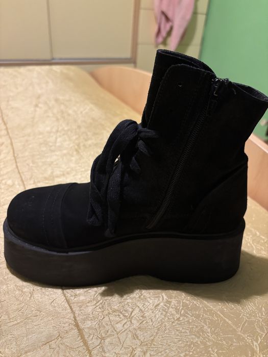 Черни боти от Amulet