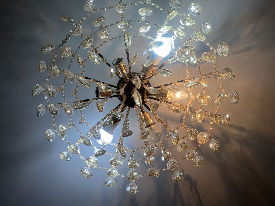 Продаю люстру в хорошем состояний