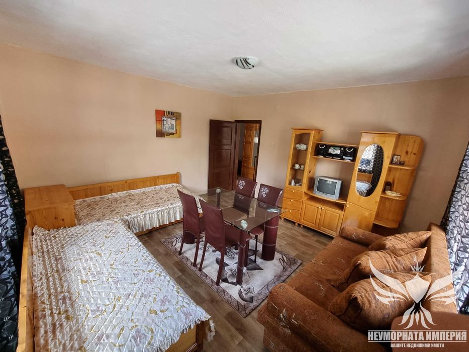 Продавам къща 225РЗП с 266 кв.м. двор в с.Забърдо обл.Смолян