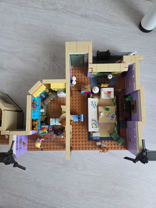 Set LEGO Icons 10292 Apartamentele Friends - Asamblat (Ca nou)