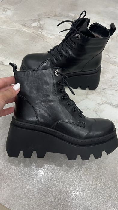 Продам кожанные зимние полу сапожки