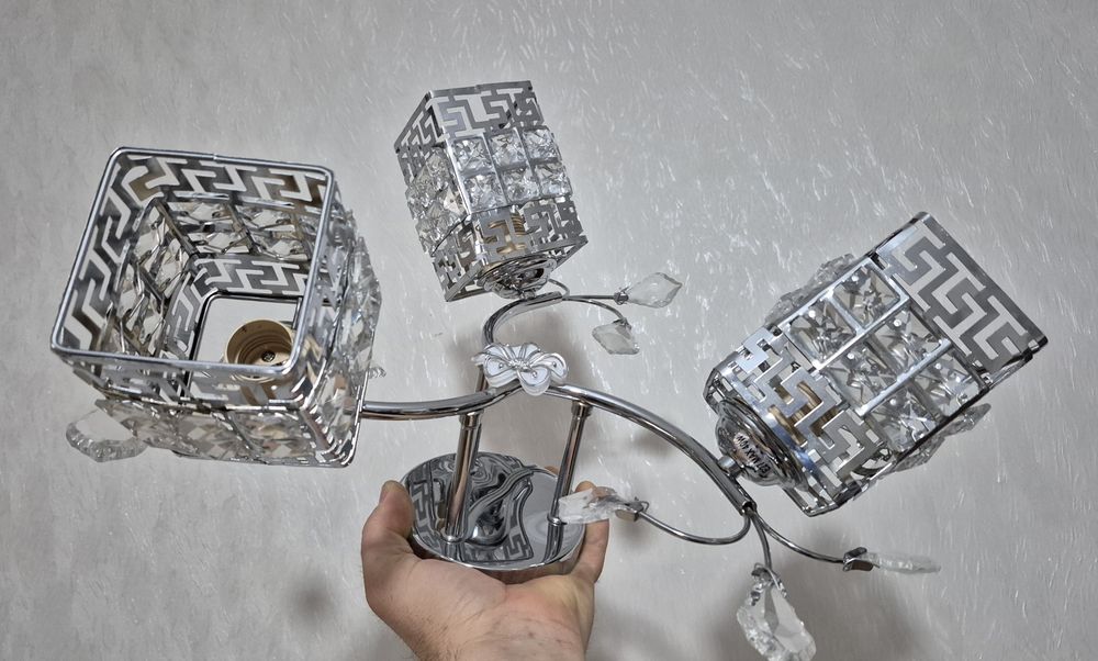 Плафоны для люстры и люстру.