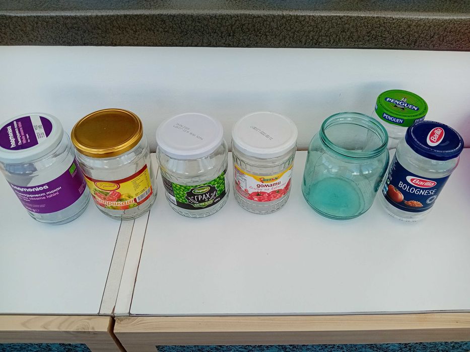 Продавам стъклени буркани за винтови капачки