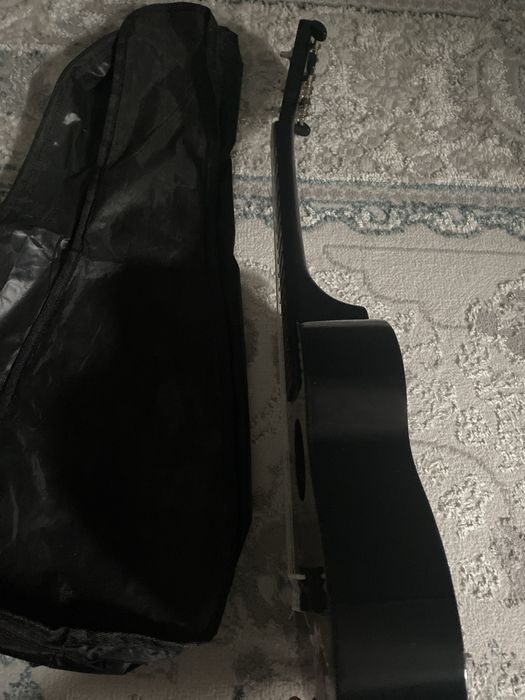 Укулеле черная в хорошем состояний