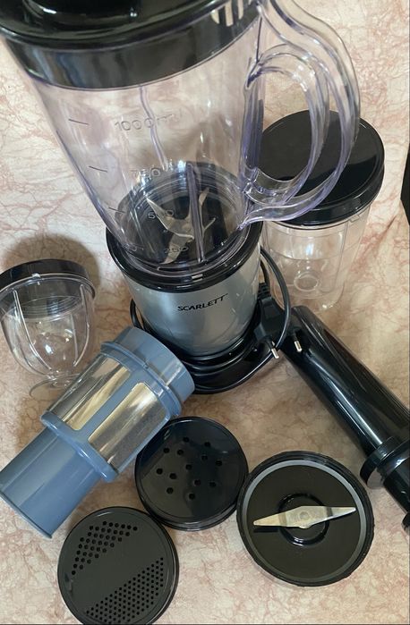 Многофункциональный блендер Scarlett SC-440.