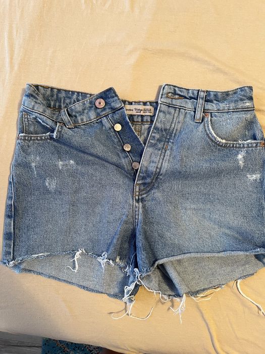 Pantaloni de blugi scurti