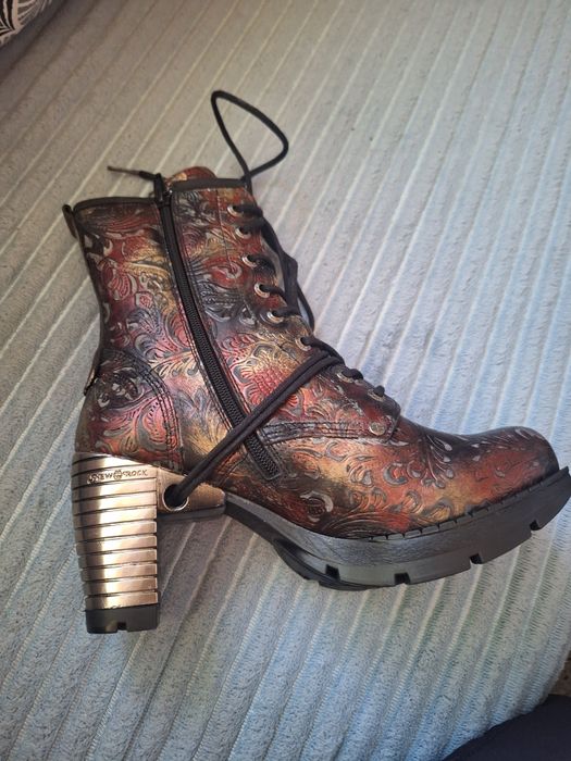 Дизайнерска дамска бота