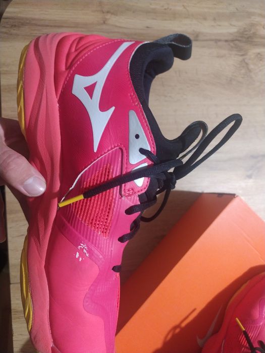 Спортни обувки .