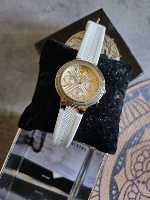 Часовник Versace Versus