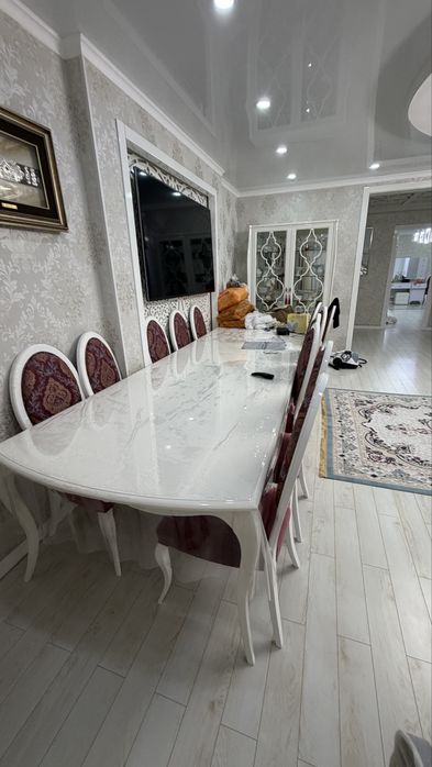 СРОЧНО продается  СТОЛ со стульями