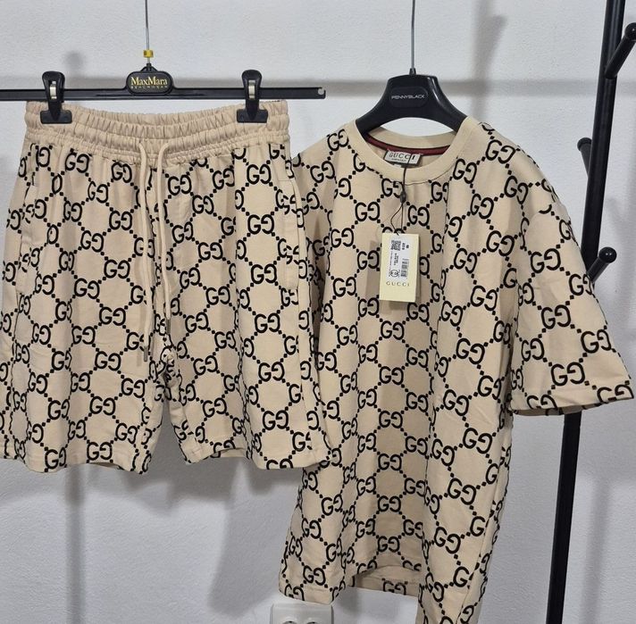 Compleu Gucci 
Marimi XL 
Preț redus 240 lei