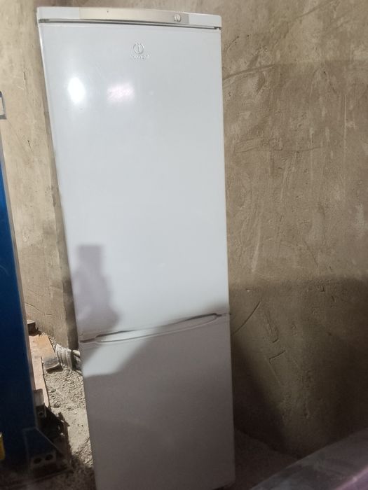 Холодилник Indezit