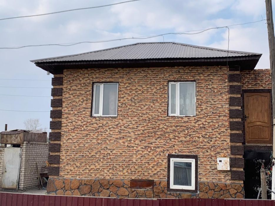 Продам коттедж на Высточном вдоль дороги