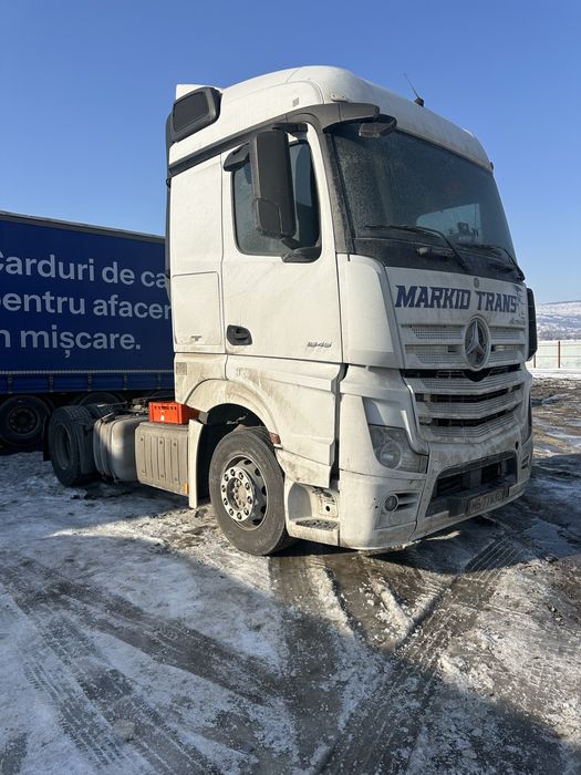 Dezmembrez Mercedes actros
