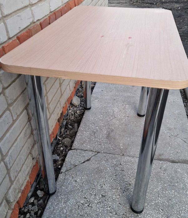 Продам кухонный стол