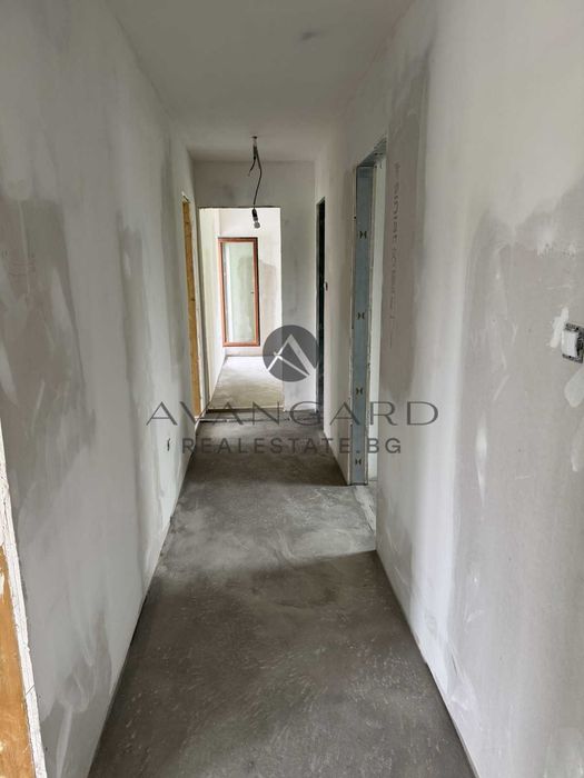 оф.23318 Самостоятелна къща с двор/ с.Цалапица