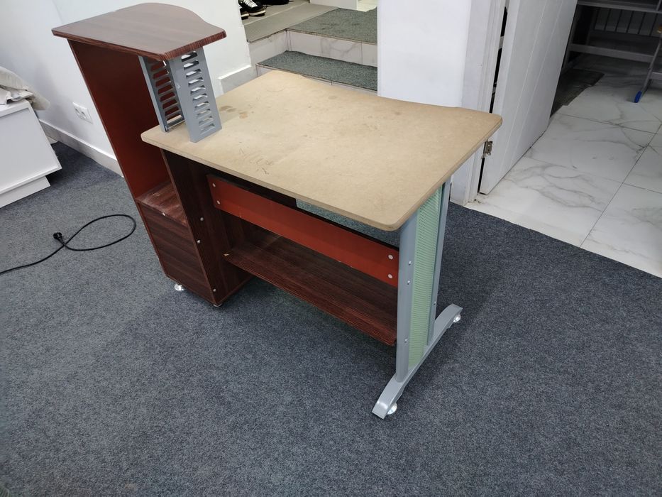 Стол для компьютера