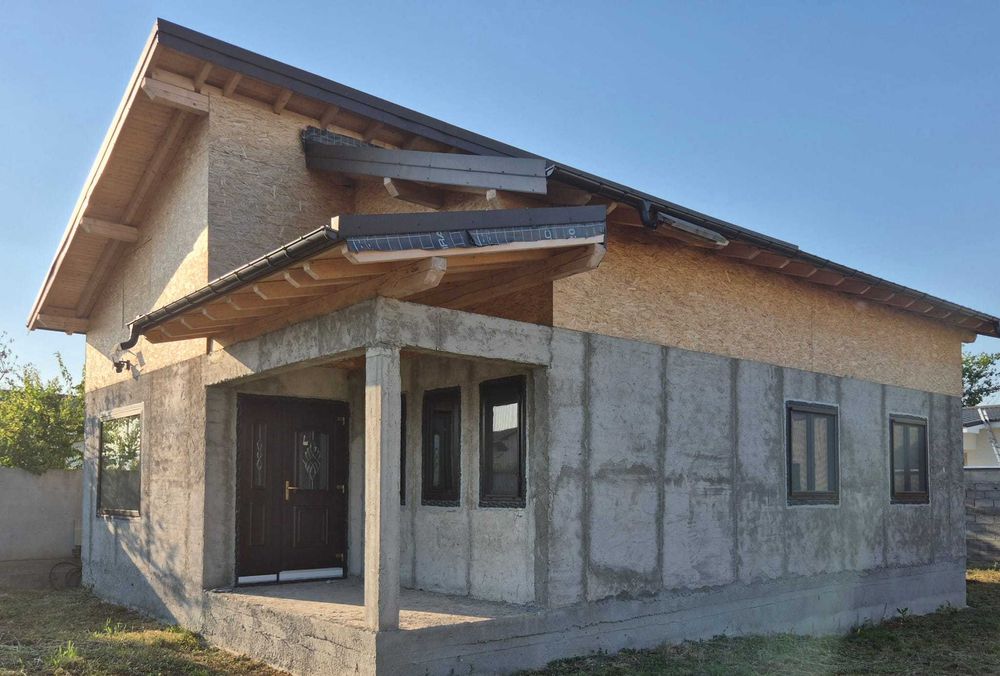 Casa de vanzare la rosu