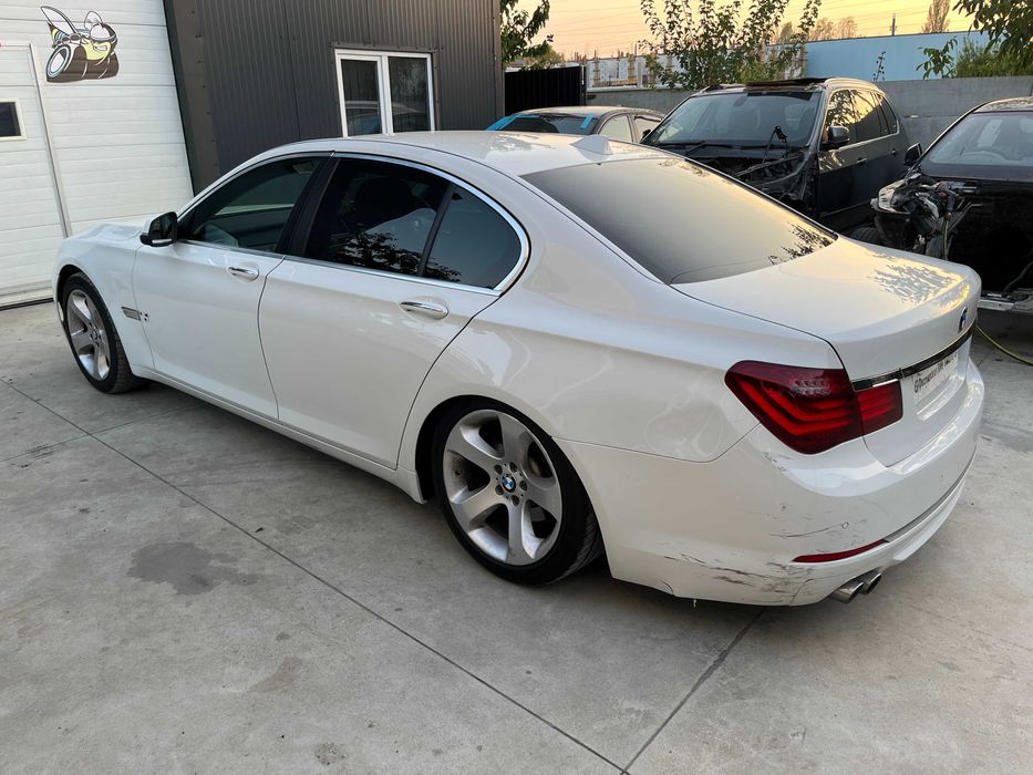 Dezmembrez BMW seria 7 F01 730d Facelift 258cp N57D30A an 2012