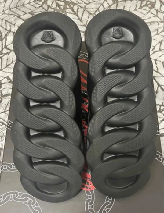 Versace Chain Reaction