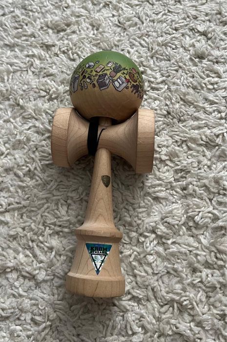 Kendama: Kitchen Tama (green maple) Miguel + Krom Lambo Ken