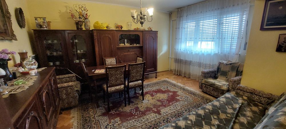 Închiriez apartament cu 3 camere