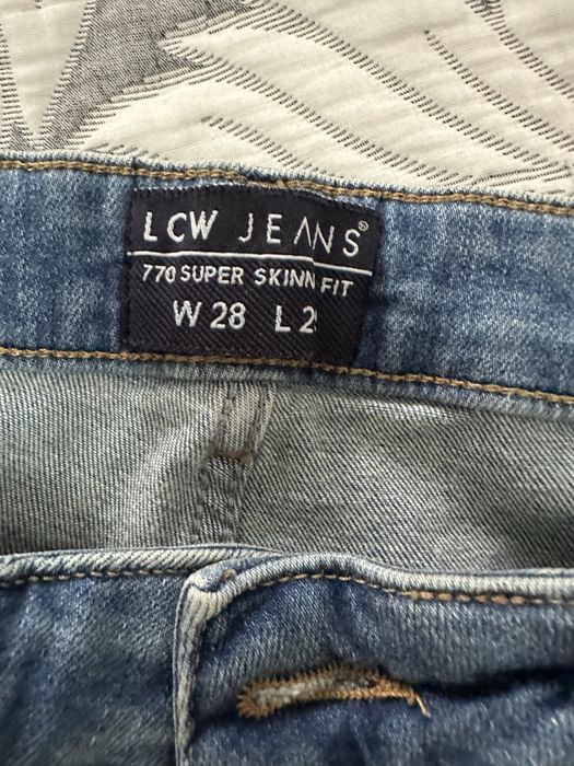 Продам джинсы подростковые, на мальчика.