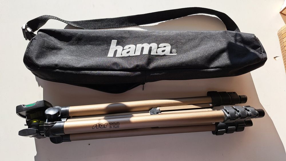 Фотоапарат Nikon D3300 с три обектива, телеконвертор, макро, чанта