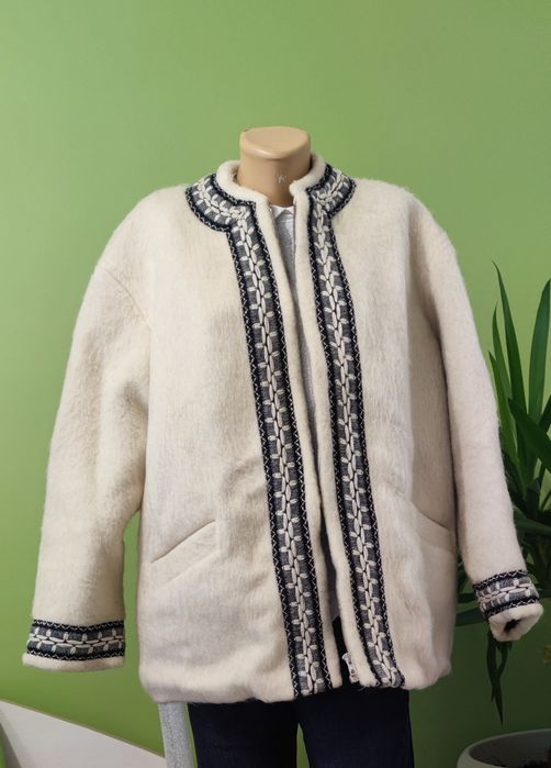 Haina traditionala de lana