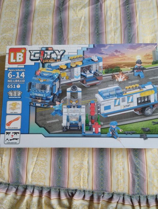 Продается конструктор Лего Полицейский город