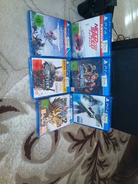 PS4 Pro 1TB, 35 jocuri (6 nedesfăcute)