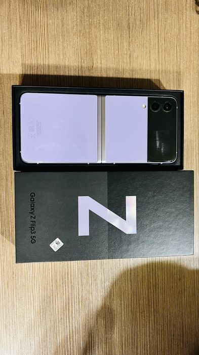 Продавам SAMSUNG  Z flip3