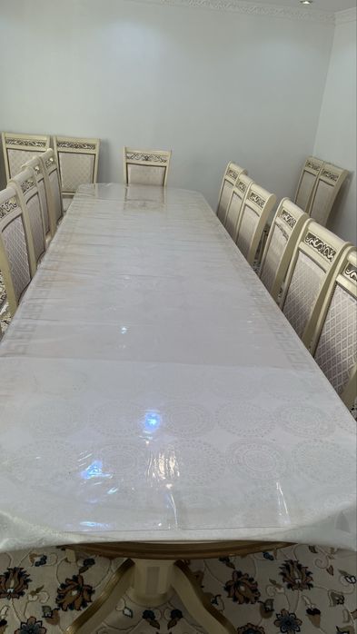 Стол со стульями