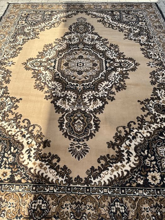 De vanzare patru covoare persane