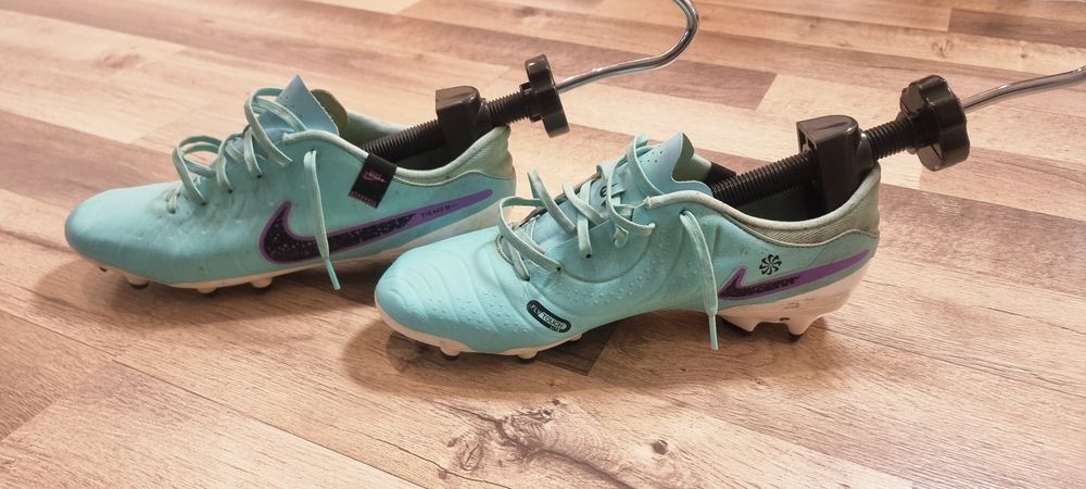 Ghete fotbal Nike Tempo