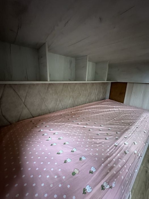 Двухэтажная кровать для девочек.