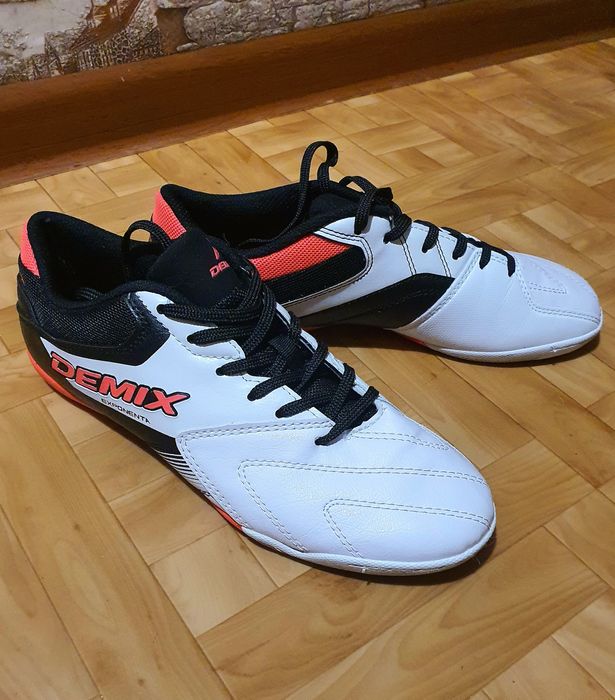 Продаю Кроссовки новые 39 р.