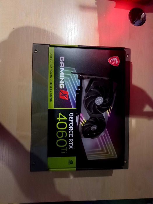 "MSI GEFORCE RTX 4060TI 8gb gaming X,, с работещо RGB.