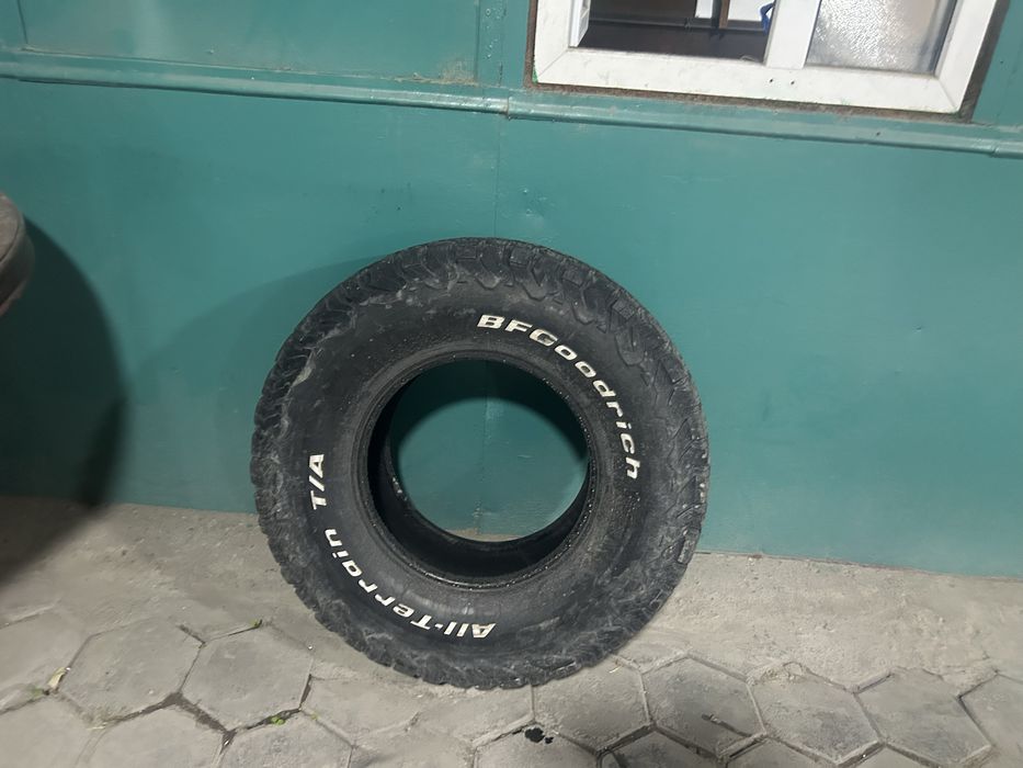 Продаю шины гризавой коплект