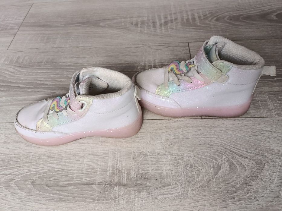 Vând adidași cu unicorni