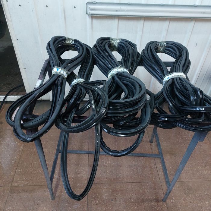 Дверные уплотнители на BMW, Subaru, ford .