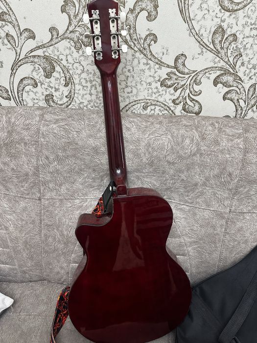 Акустическая гитара