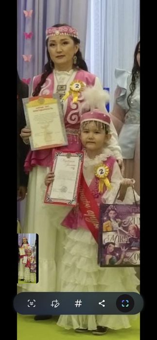 Ұлттық киім анасы қызы