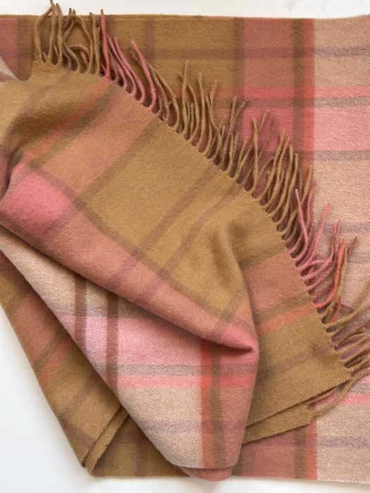 Голям мек вълнен шал в пастелни цветове