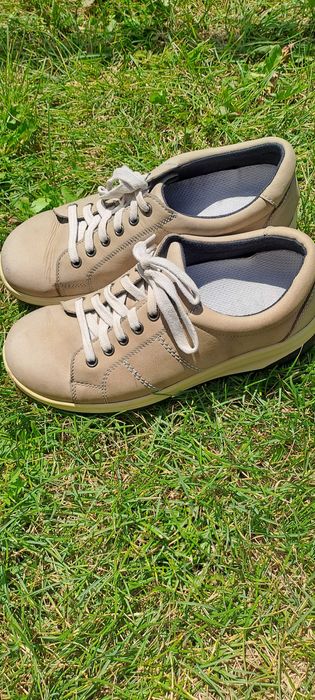 Продавам  ортопедични  маратонки  по   НЗОК.